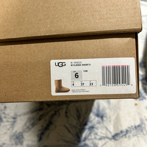 Uggs Classic Short II size 6 - Picture 8 of 8